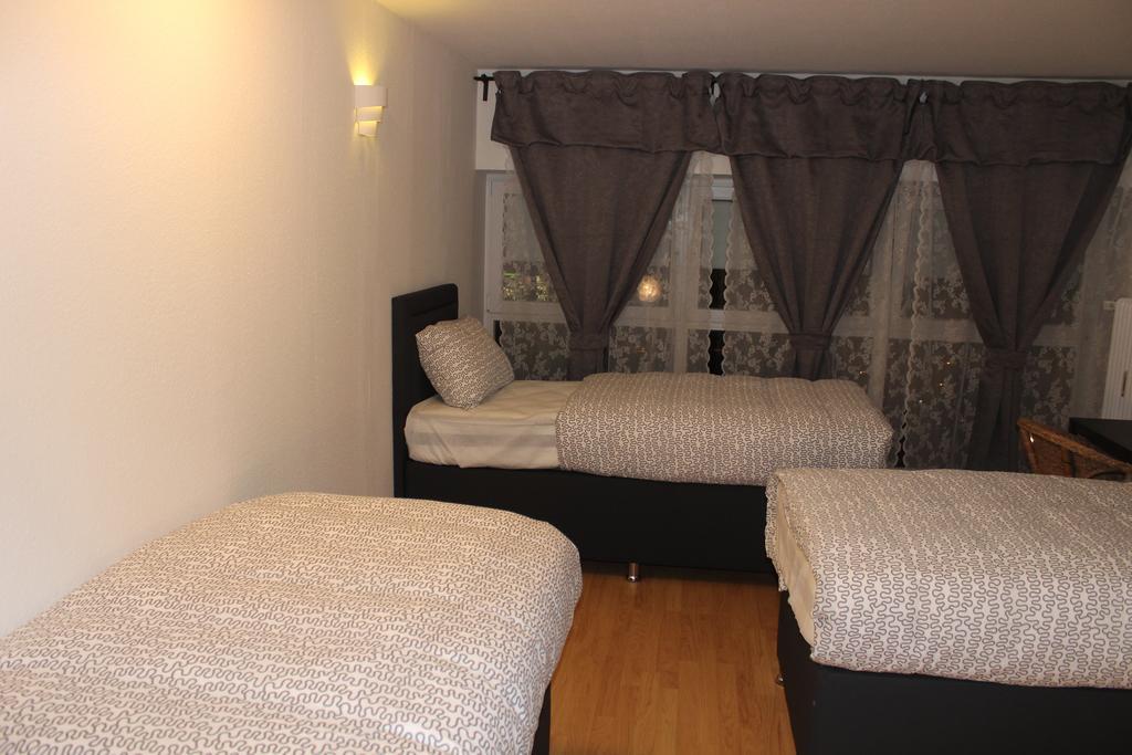 Hotel Garni Emir Kolín nad Rýnem Pokoj fotografie