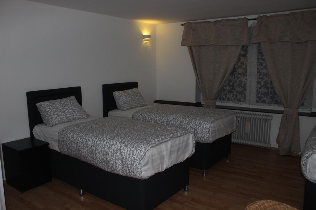 Hotel Garni Emir Kolín nad Rýnem Pokoj fotografie