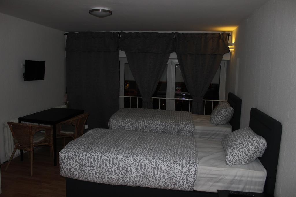 Hotel Garni Emir Kolín nad Rýnem Pokoj fotografie